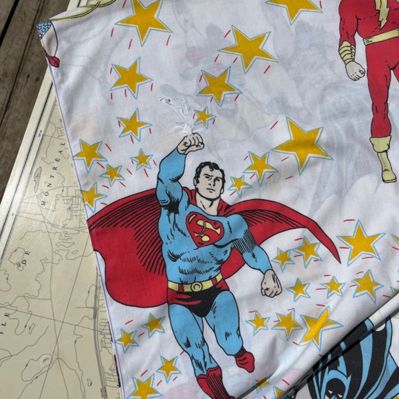 Vintage 1977 DC Comic Hero Graphic Flat Sheet - Picture 5 of 7